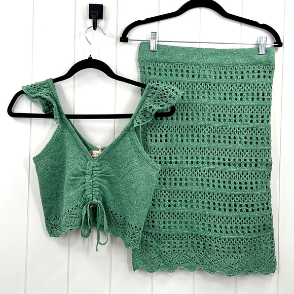 🆕Hem & Thread Crochet Knit Top & Skirt Set Scallop detail S,M & L Available - Picture 2 of 10